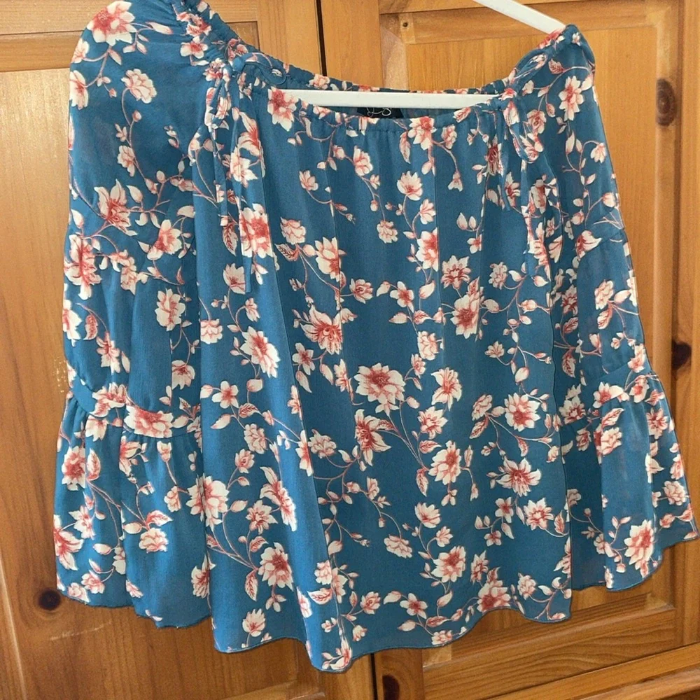 Floral Off-Shoulder Blouse - Picture 5 of 15